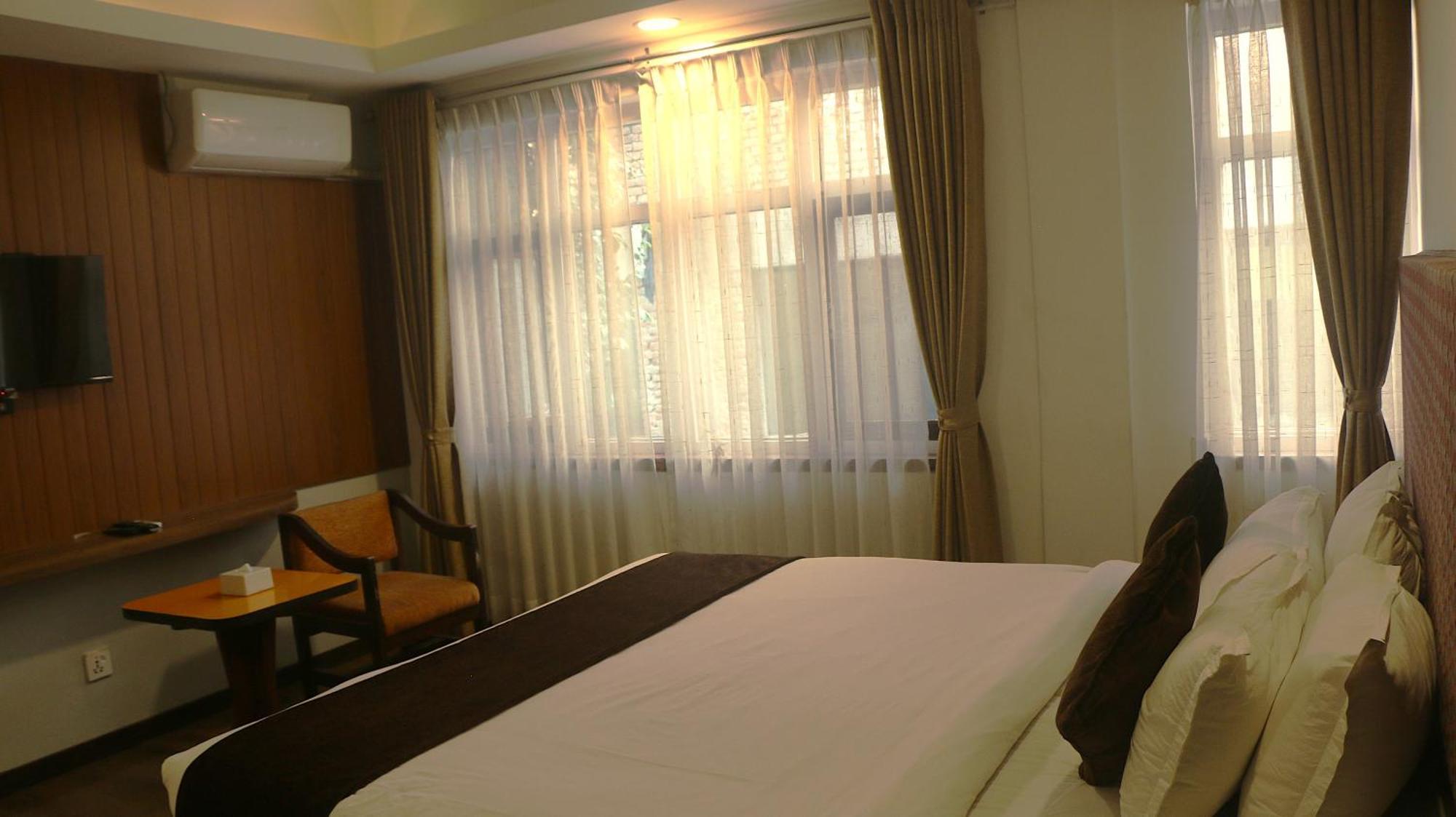 Durbar & Hotel 3*